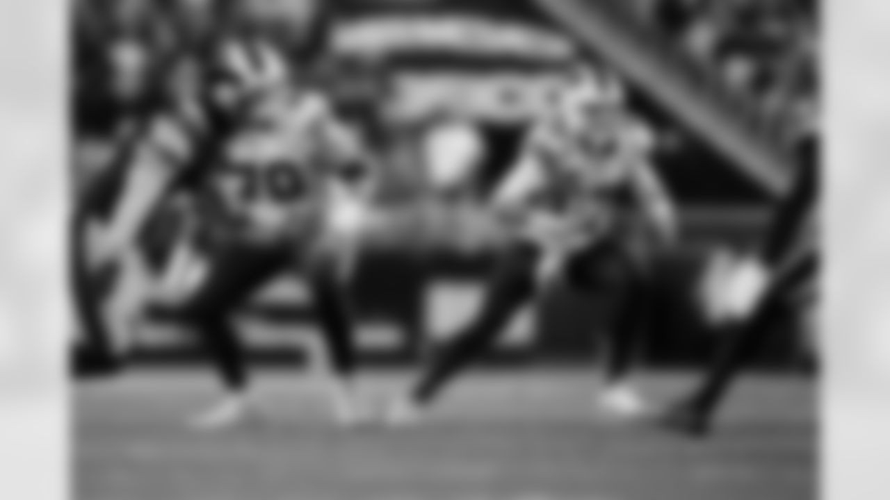 Pittsburgh Steelers vs Buffalo Bills, Regular Season, November 30, 2025 at Acrisure Stadium.