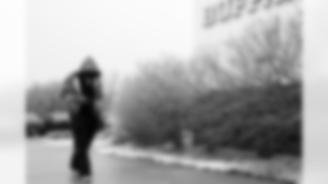 Buffalo Bills vs Philadelphia Eagles, Regular Season, December 28, 2025 at Highmark Stadium.