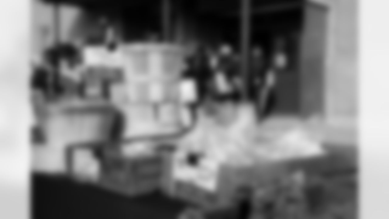 Free Mobile Food Markets, November 01, 2025 at #94 West Hertel Academy.