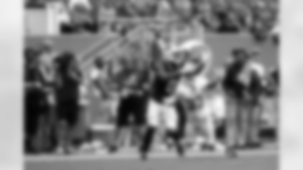 Miami Dolphins vs Buffalo Bills, Regular Season, November 09, 2025 at Hard Rock Stadium.