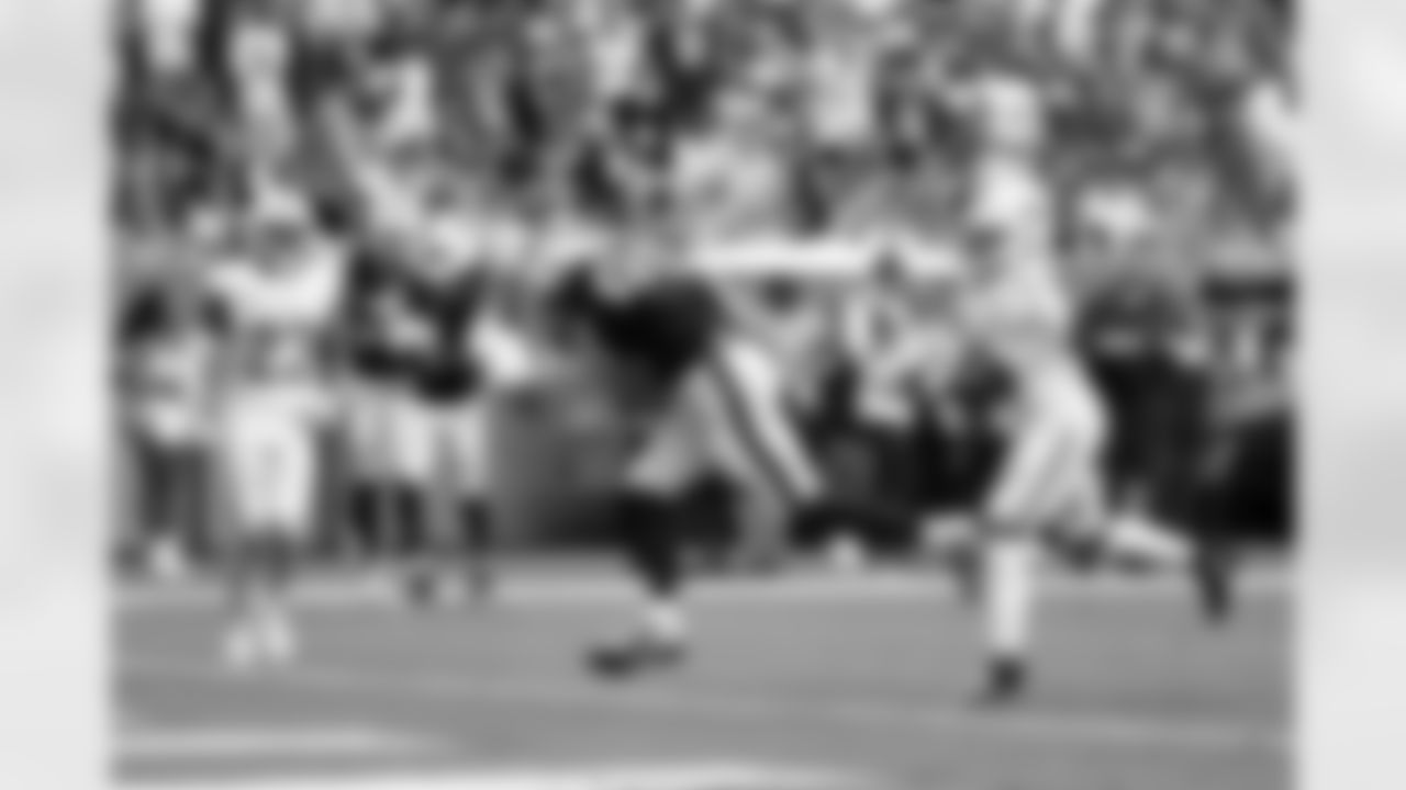 Miami Dolphins vs Buffalo Bills, Regular Season, November 09, 2025 at Hard Rock Stadium.