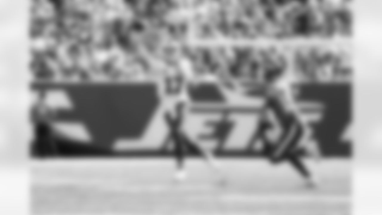 New York Jets vs Buffalo Bills, Regular Season, September 14, 2025 at Metlife Stadium.