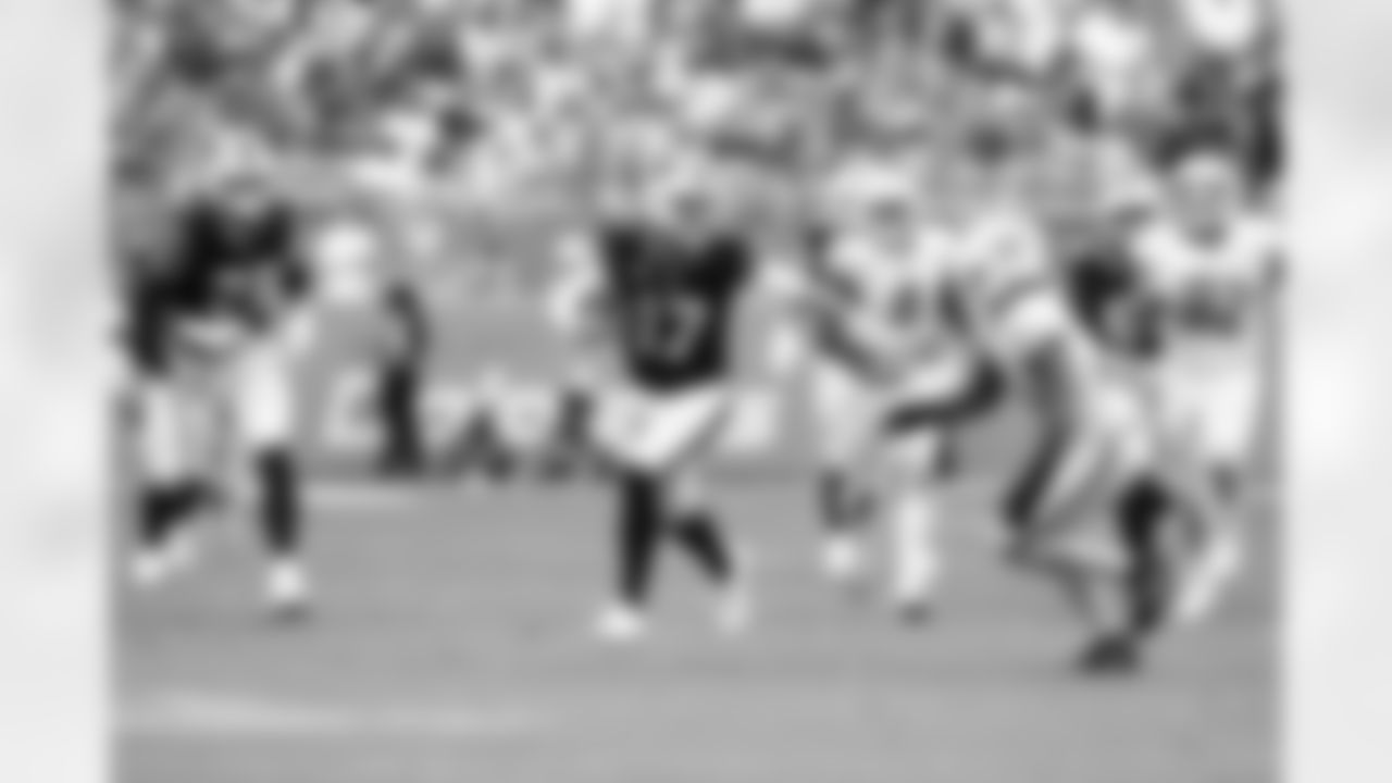 Miami Dolphins vs Buffalo Bills, Regular Season, November 09, 2025 at Hard Rock Stadium.