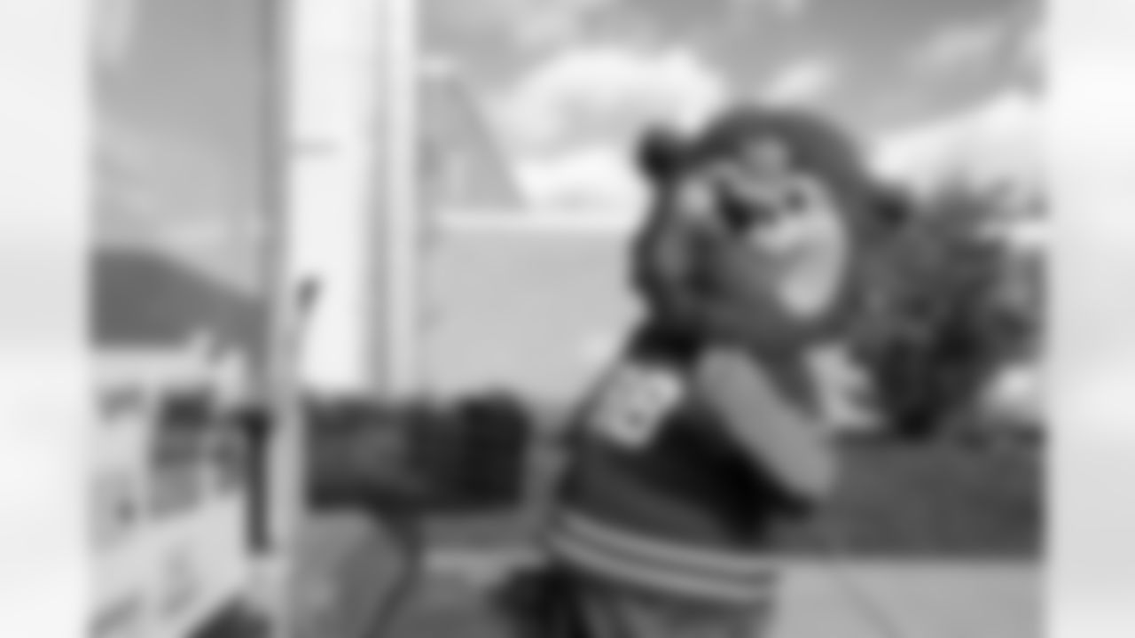 Free Mobile Food Markets, November 01, 2025 at #94 West Hertel Academy.