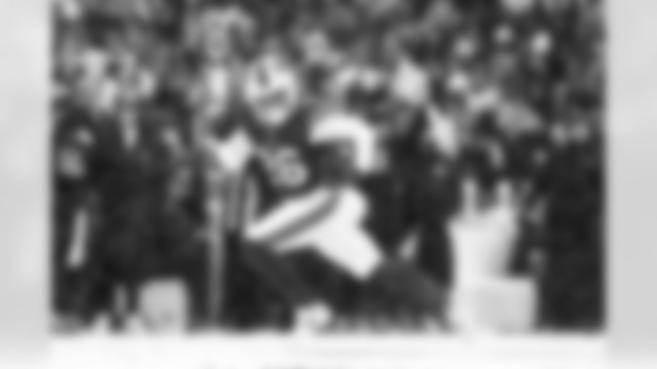 Buffalo Bills vs Cincinnati Bengals, Regular Season, December 07, 2025 at Highmark Stadium.