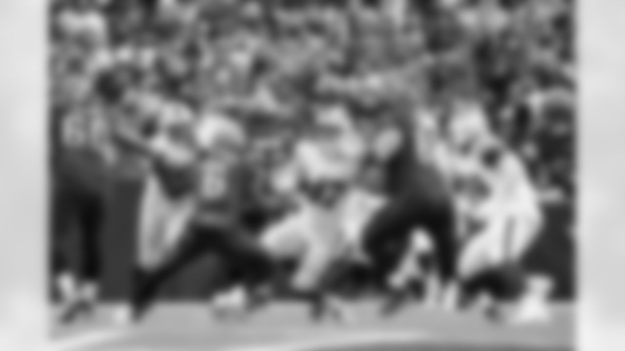 Buffalo Bills vs Tampa Bay Buccaneers, Regular Season, November 16, 2025 at Highmark Stadium.