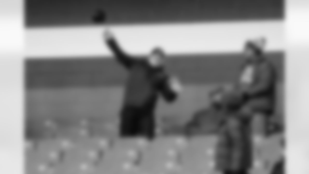 Cleveland Browns vs Buffalo Bills, Regular Season, December 21, 2025 at Huntington Bank Field.