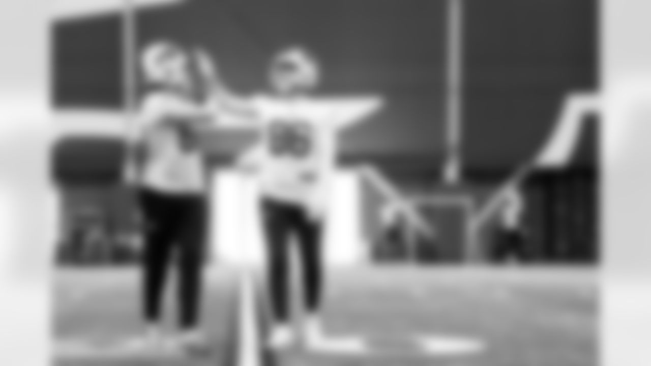 Dalton Kincaid (86), Dawson Knox (88). Buffalo Bills Divisional Round, January 15, 2026 at Buffalo Bills Training Center.