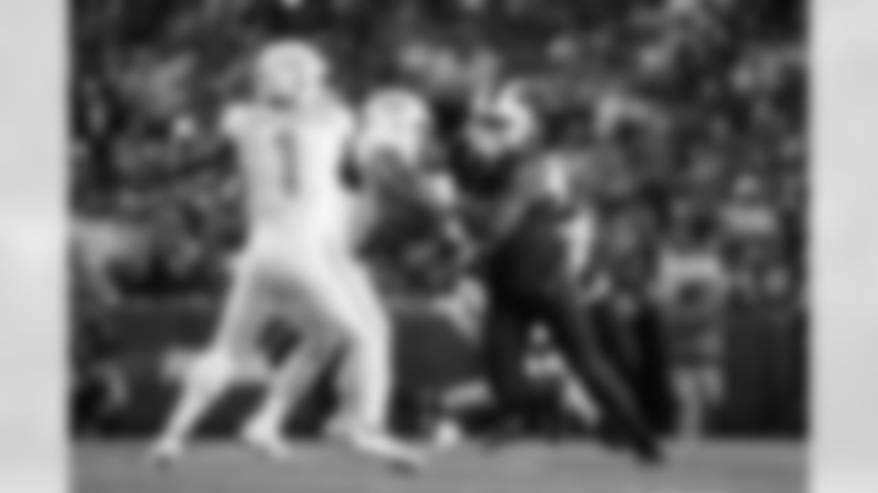 Buffalo Bills vs Miami Dolphins, Regular Season, September 18, 2025 at Highmark Stadium.