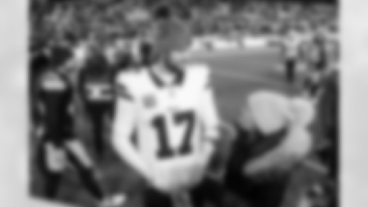 Pittsburgh Steelers vs Buffalo Bills, Regular Season, November 30, 2025 at Acrisure Stadium.