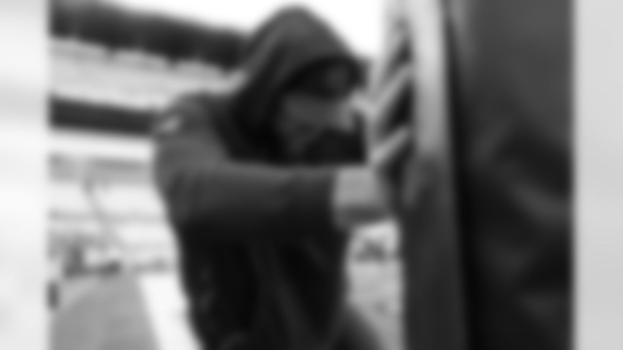 Pittsburgh Steelers vs Buffalo Bills, Regular Season, November 30, 2025 at Acrisure Stadium.