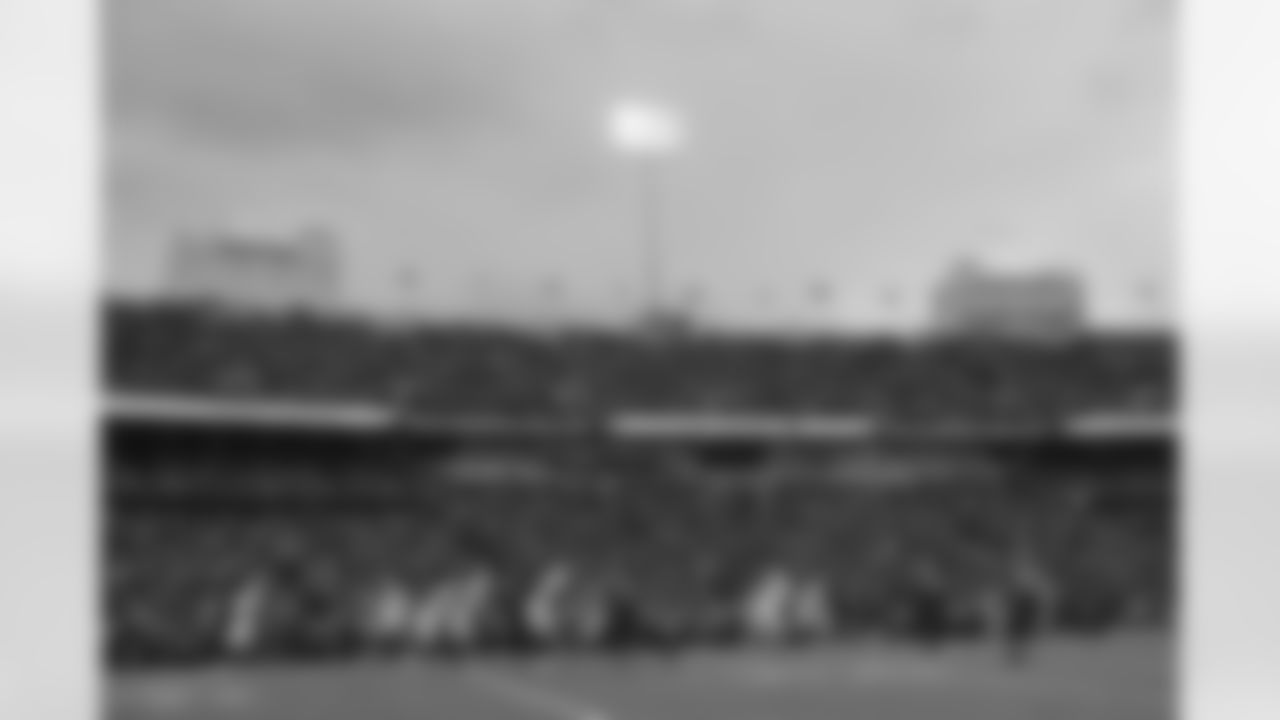 Buffalo Bills vs Tampa Bay Buccaneers, Regular Season, November 17, 2025 at Highmark Stadium.