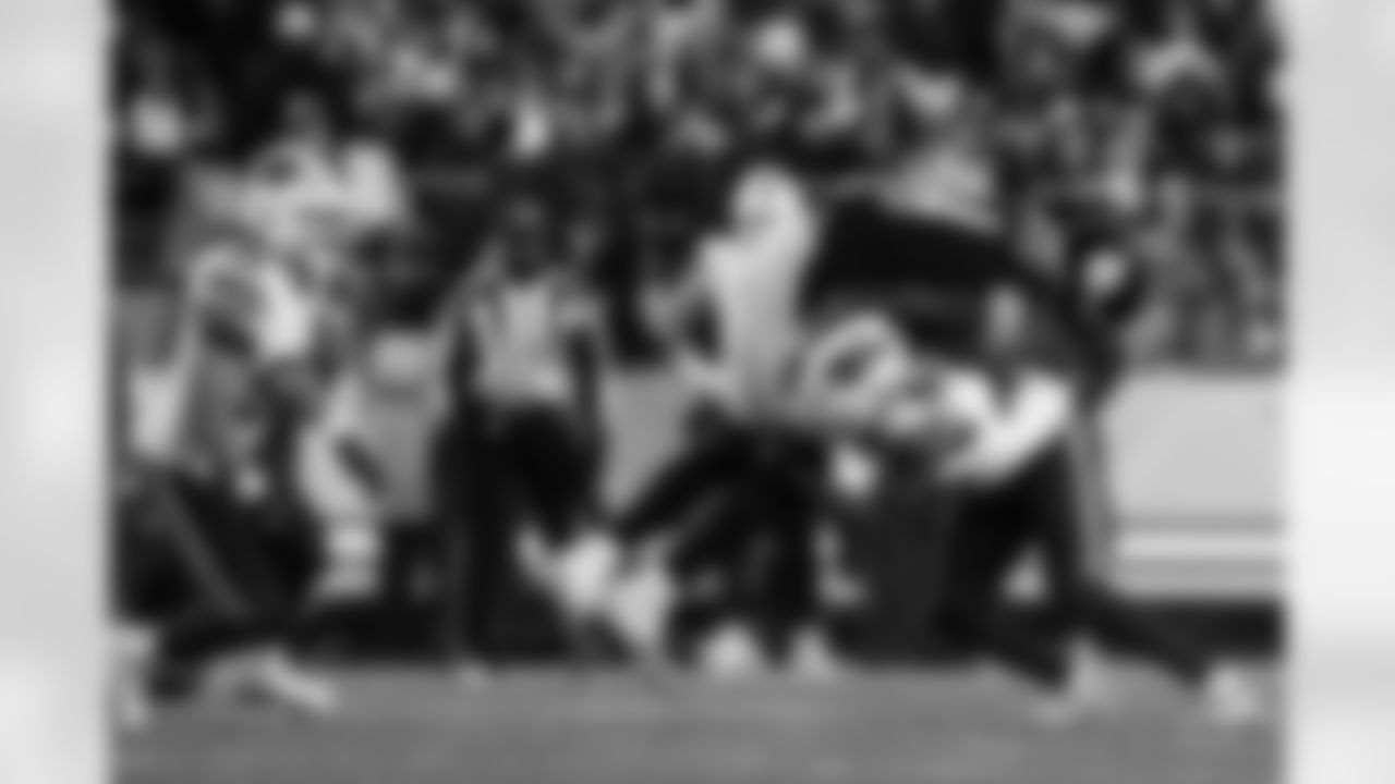 Pittsburgh Steelers vs Buffalo Bills, Regular Season, November 30, 2025 at Acrisure Stadium.