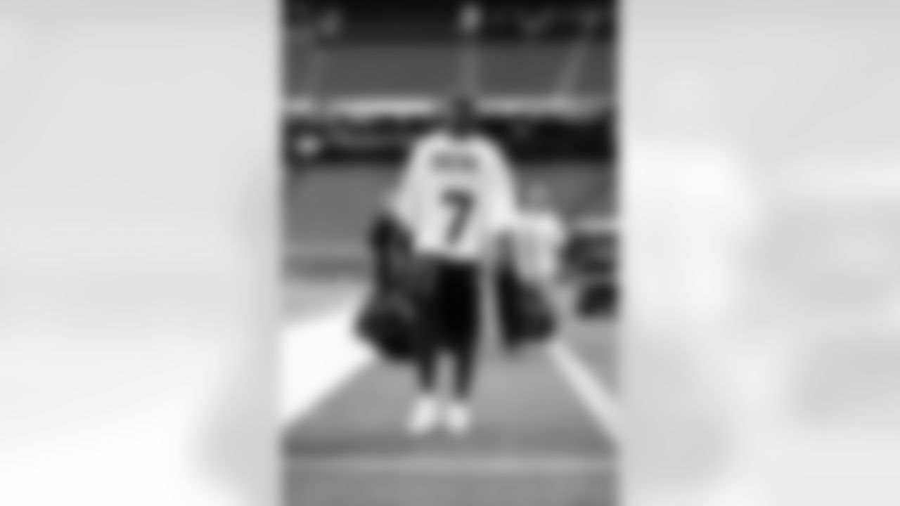 Houston Texans vs Buffalo Bills, Regular Season, November 20, 2025 at NRG Stadium.