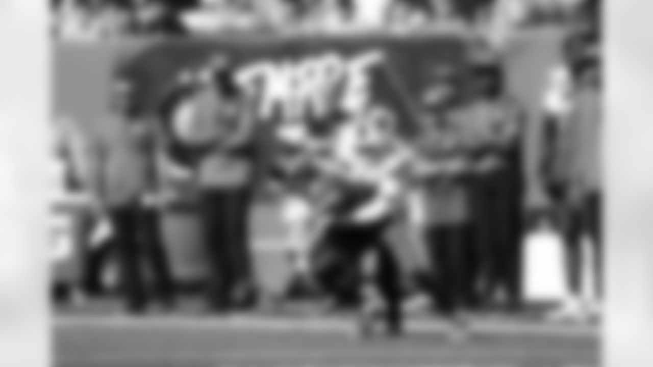 New York Jets vs Buffalo Bills, Regular Season, September 14, 2025 at Metlife Stadium.