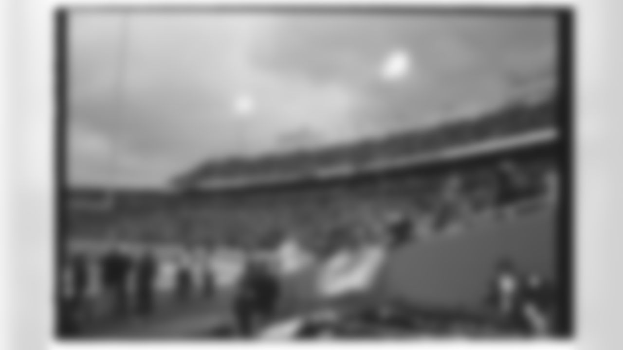 Buffalo Bills vs Tampa Bay Buccaneers, Regular Season, November 17, 2025 at Highmark Stadium.