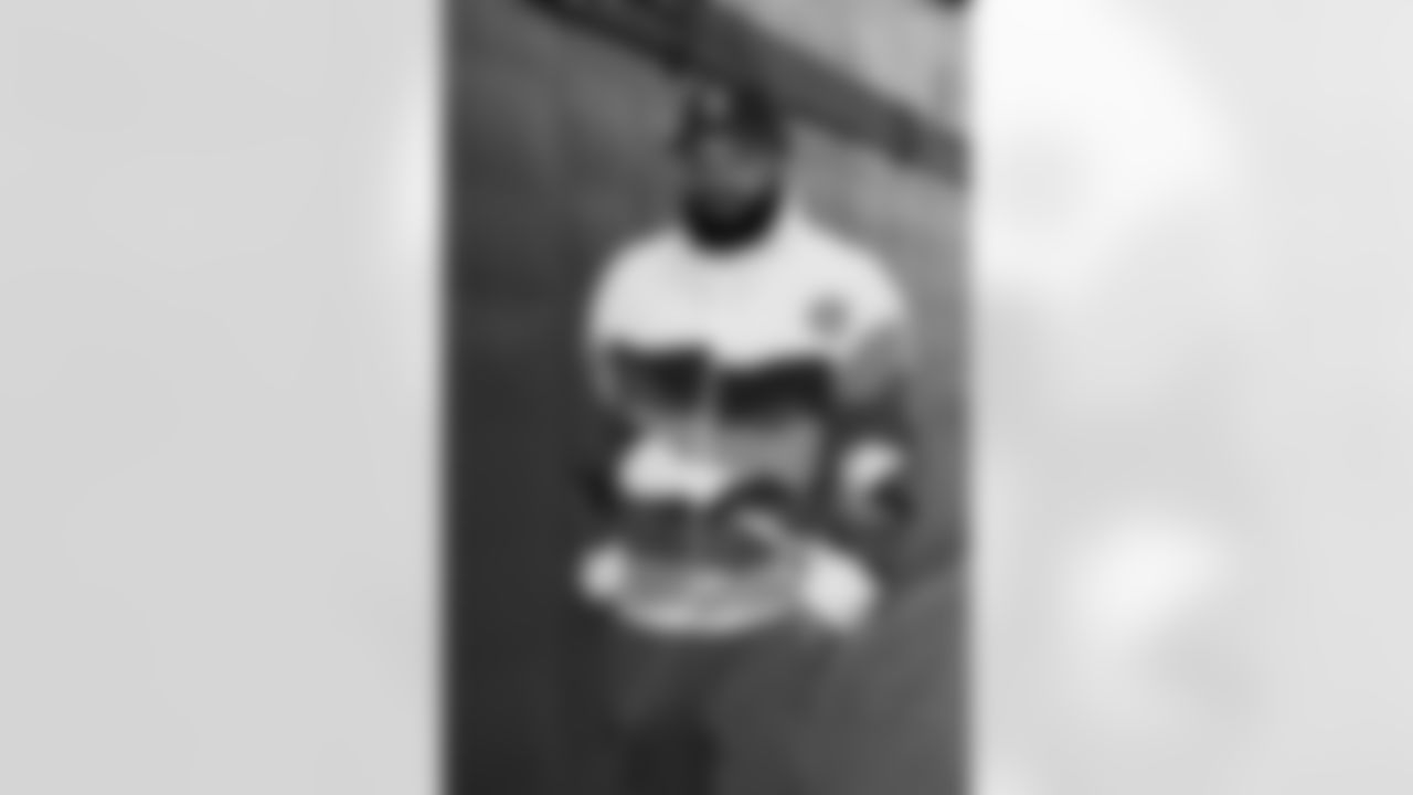 Buffalo Bills vs Philadelphia Eagles, Regular Season, December 28, 2025 at Highmark Stadium.