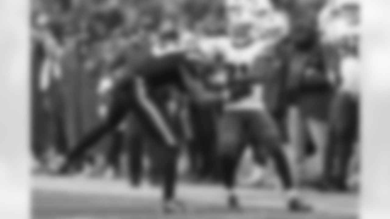 New England Patriots vs Buffalo Bills, Regular Season, December 14, 2025 at Gillette Stadium.