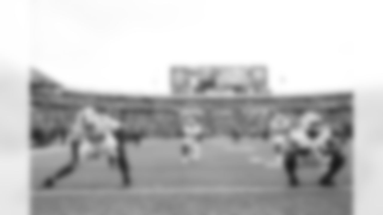 Buffalo Bills vs Tampa Bay Buccaneers, Regular Season, November 16, 2025 at Highmark Stadium.