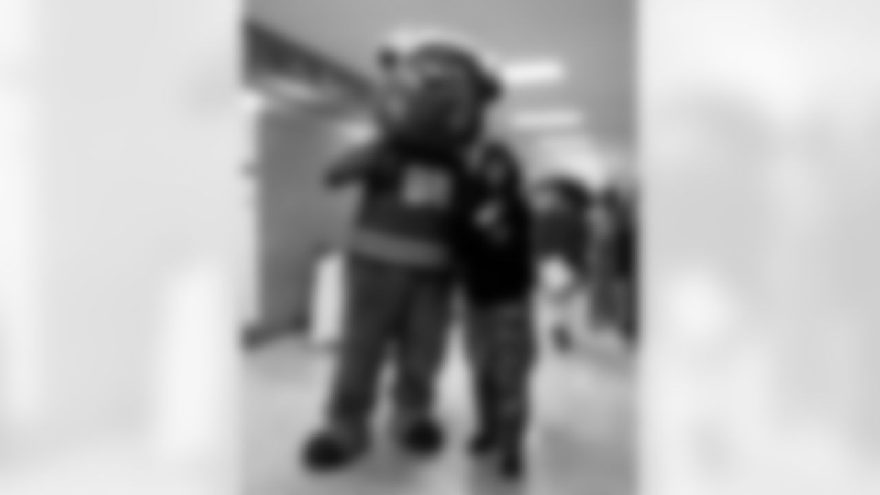 Free Mobile Food Markets, November 01, 2025 at #94 West Hertel Academy.