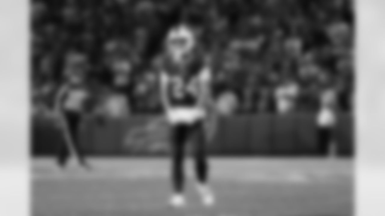 Buffalo Bills vs Miami Dolphins, Regular Season, September 18, 2025 at Highmark Stadium.