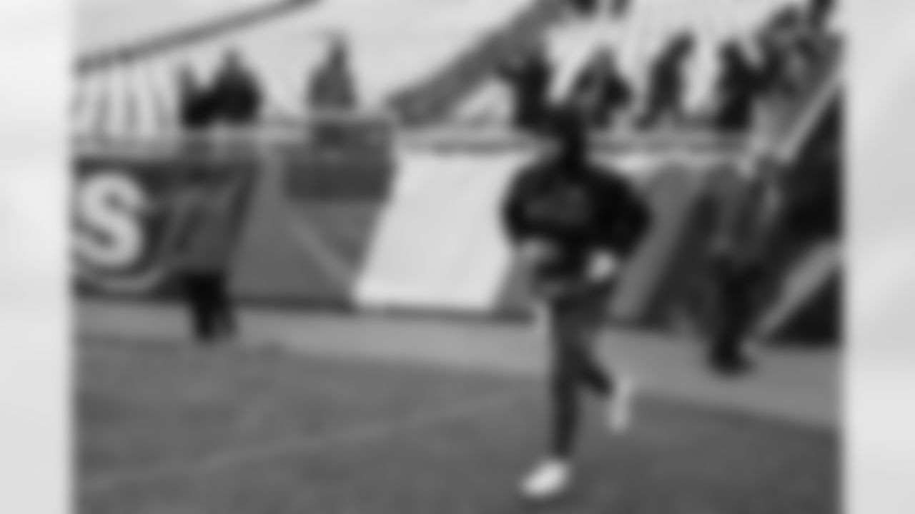 New England Patriots vs Buffalo Bills, Regular Season, December 14, 2025 at Gillette Stadium.