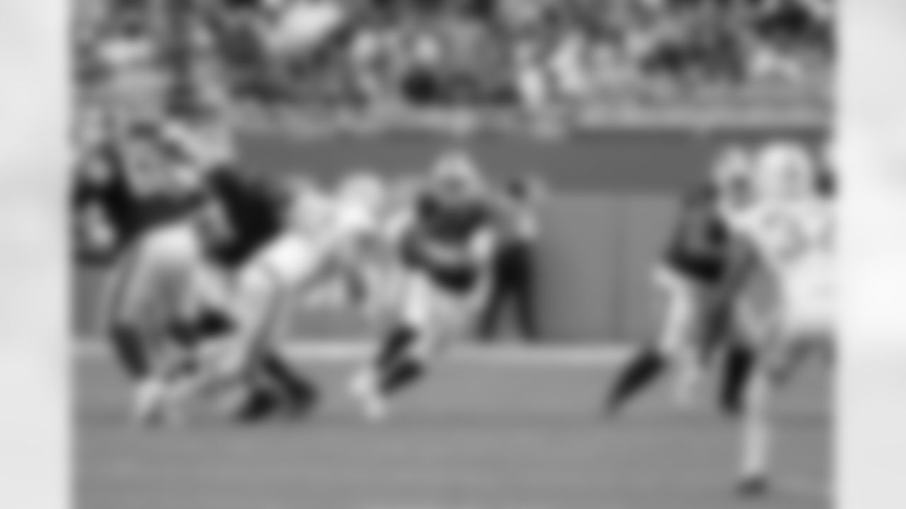 Miami Dolphins vs Buffalo Bills, Regular Season, November 09, 2025 at Hard Rock Stadium.