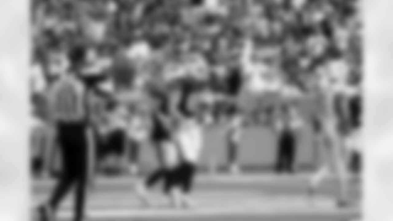 Miami Dolphins vs Buffalo Bills, Regular Season, November 09, 2025 at Hard Rock Stadium.