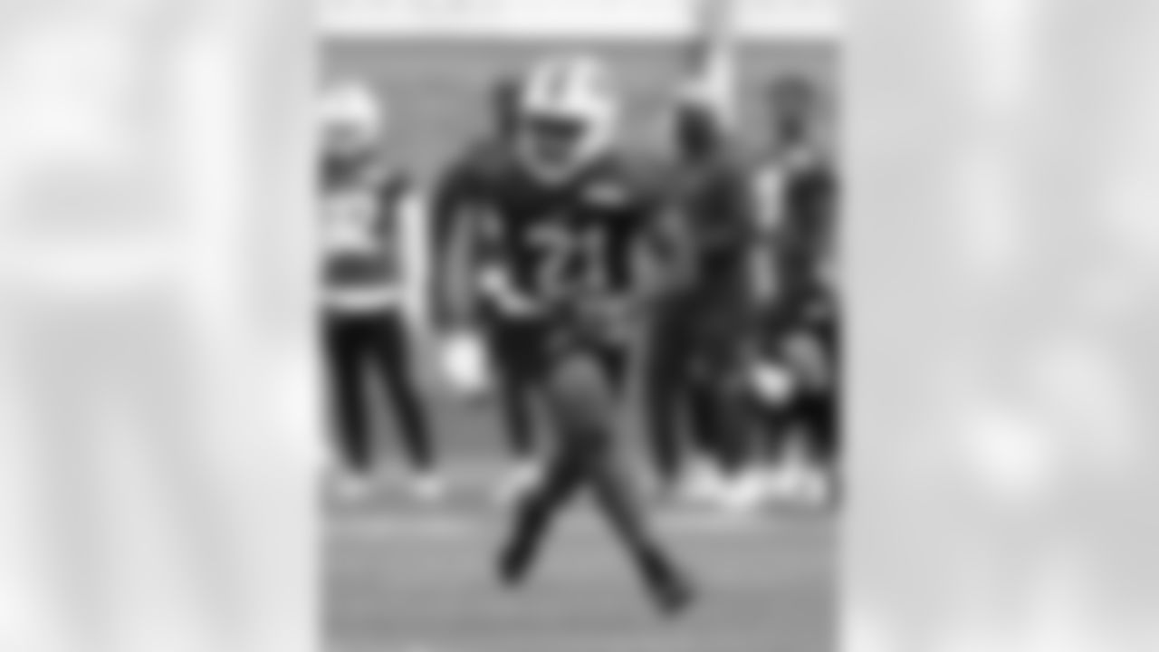 Darrynton Evans (21). Buffalo Bills OTA workouts, May 27, 2025 at the Buffalo Bills Training Center.