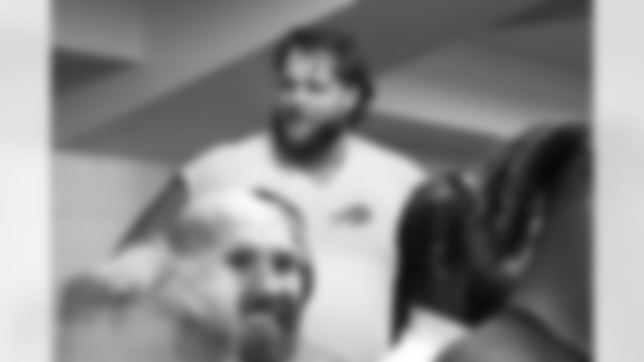 Pittsburgh Steelers vs Buffalo Bills, Regular Season, November 30, 2025 at Acrisure Stadium.