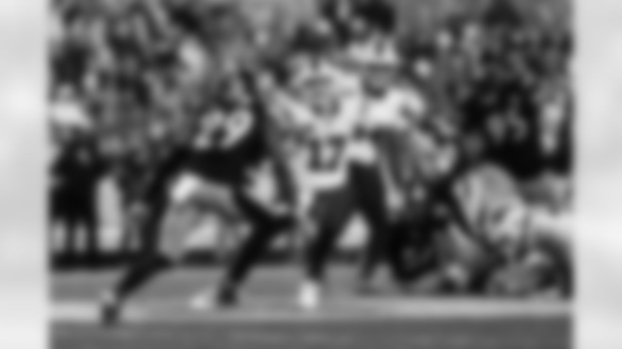 Pittsburgh Steelers vs Buffalo Bills, Regular Season, November 30, 2025 at Acrisure Stadium.