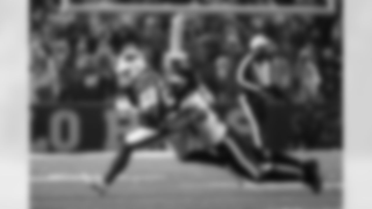 Buffalo Bills vs Philadelphia Eagles, Regular Season, December 28, 2025 at Highmark Stadium.