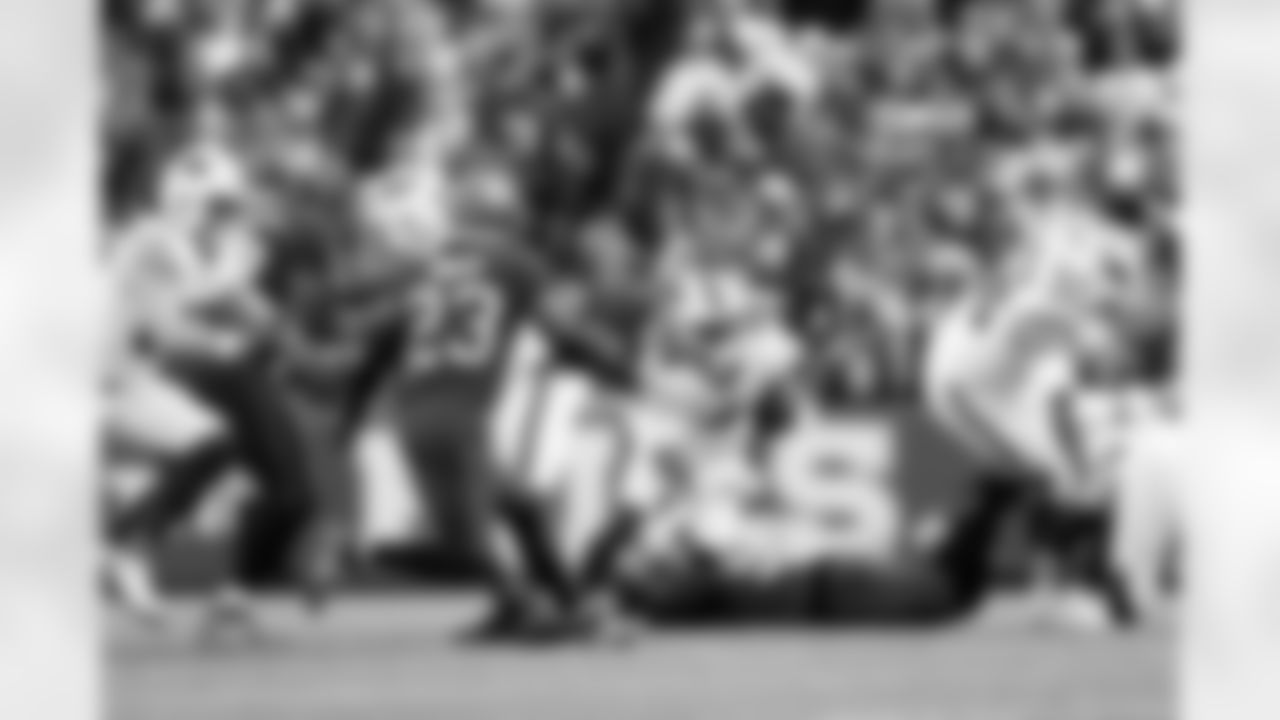 Buffalo Bills vs Tampa Bay Buccaneers, Regular Season, November 16, 2025 at Highmark Stadium.