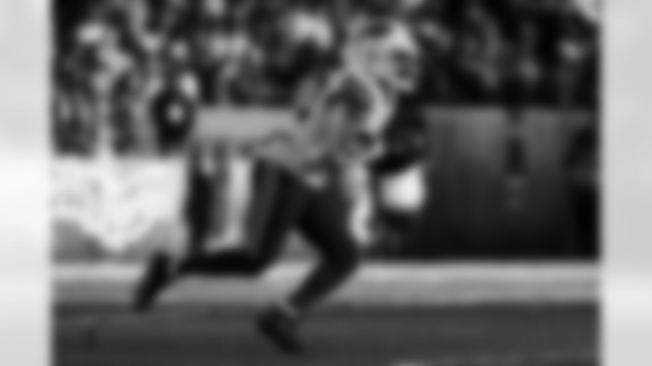 Cleveland Browns vs Buffalo Bills, Regular Season, December 21, 2025 at Huntington Bank Field.