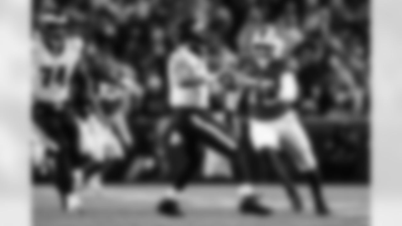 Buffalo Bills vs Philadelphia Eagles, Regular Season, December 28, 2025 at Highmark Stadium.