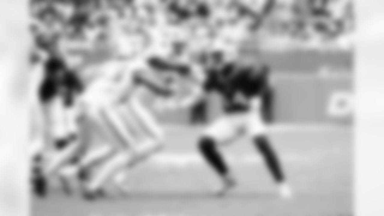 Miami Dolphins vs Buffalo Bills, Regular Season, November 09, 2025 at Hard Rock Stadium.