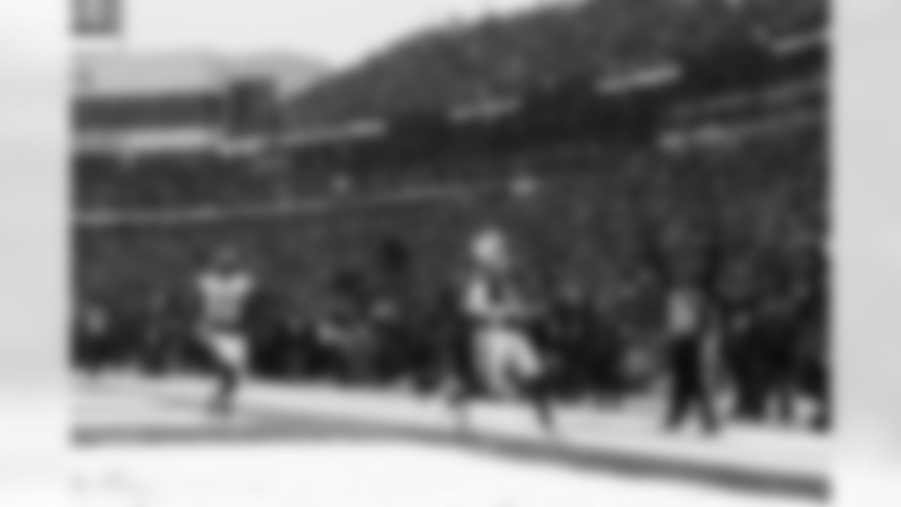 Buffalo Bills vs Cincinnati Bengals, Regular Season, December 07, 2025 at Highmark Stadium.