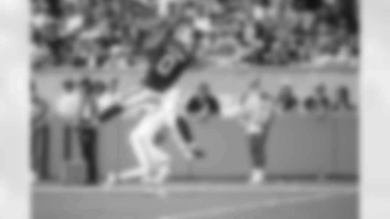 Miami Dolphins vs Buffalo Bills, Regular Season, November 09, 2025 at Hard Rock Stadium.