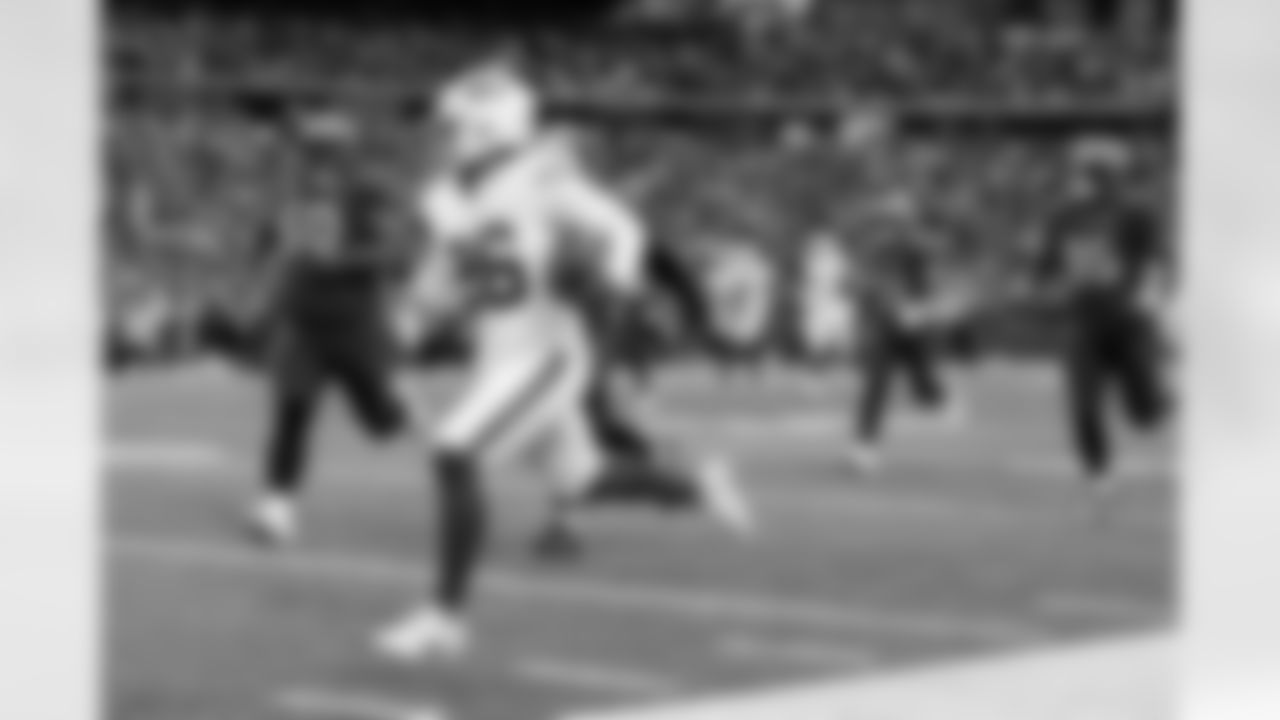 Buffalo Bills vs Tampa Bay Buccaneers, Regular Season, November 16, 2025 at Highmark Stadium.