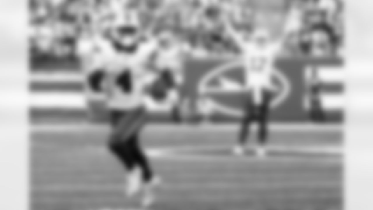 New York Jets vs Buffalo Bills, Regular Season, September 14, 2025 at Metlife Stadium.