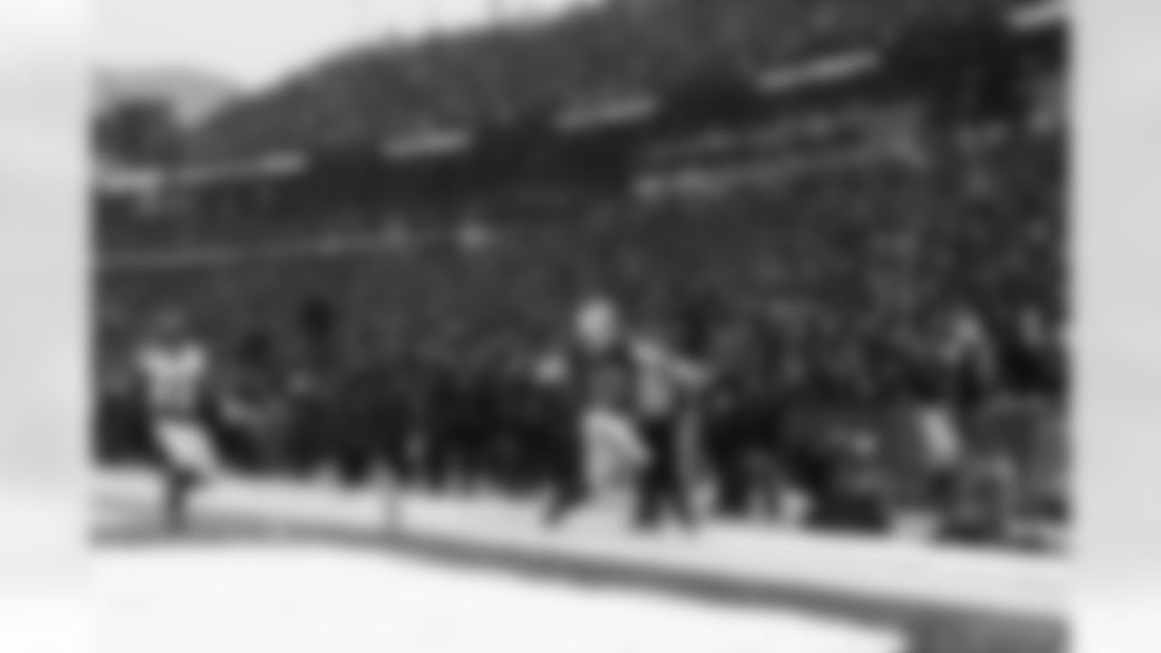 Buffalo Bills vs Cincinnati Bengals, Regular Season, December 07, 2025 at Highmark Stadium.