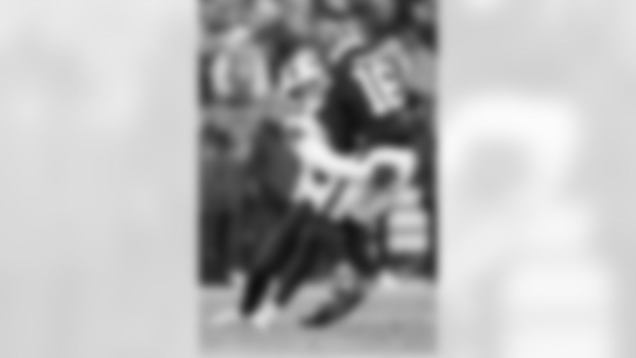 Cleveland Browns vs Buffalo Bills, Regular Season, December 21, 2025 at Huntington Bank Field.