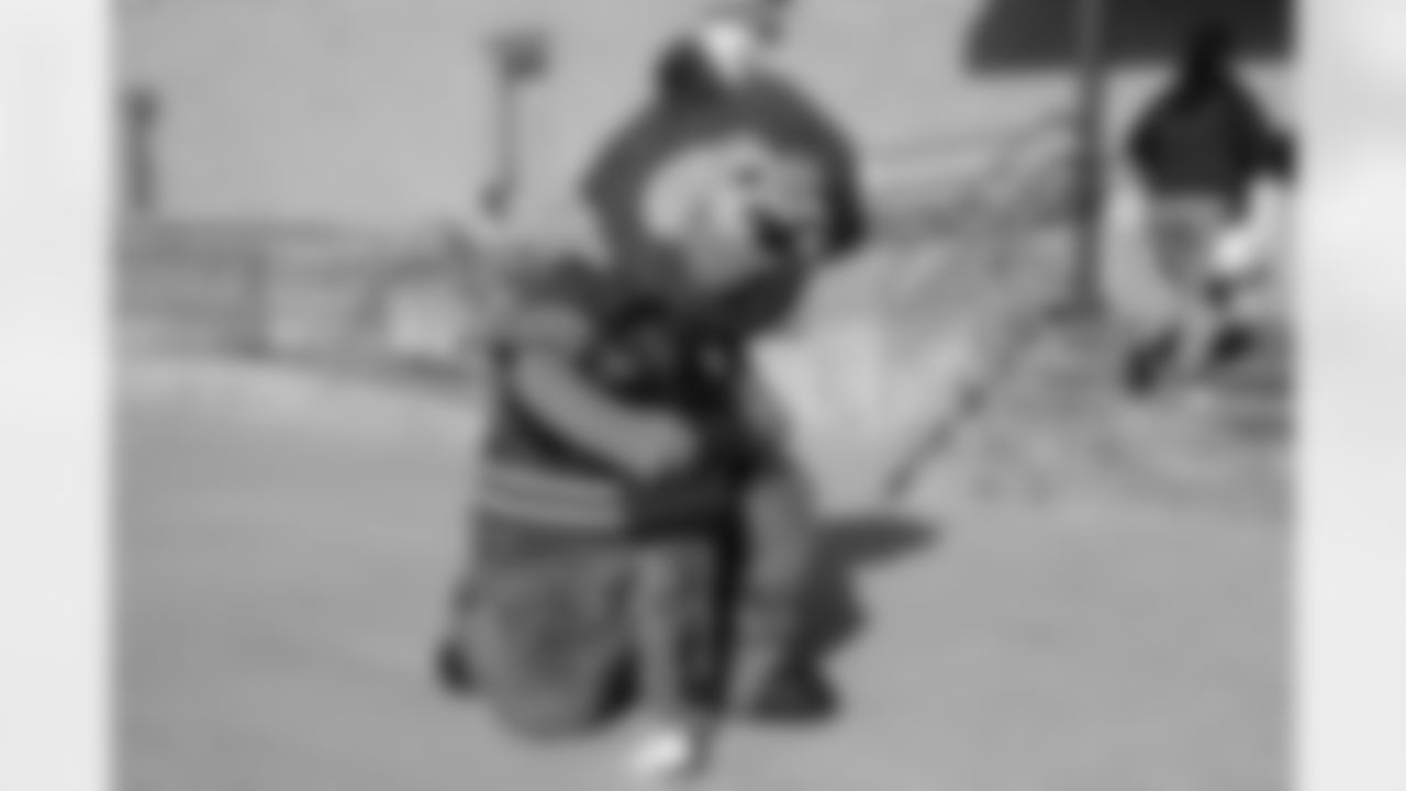 Free Mobile Food Markets, November 01, 2025 at #94 West Hertel Academy.