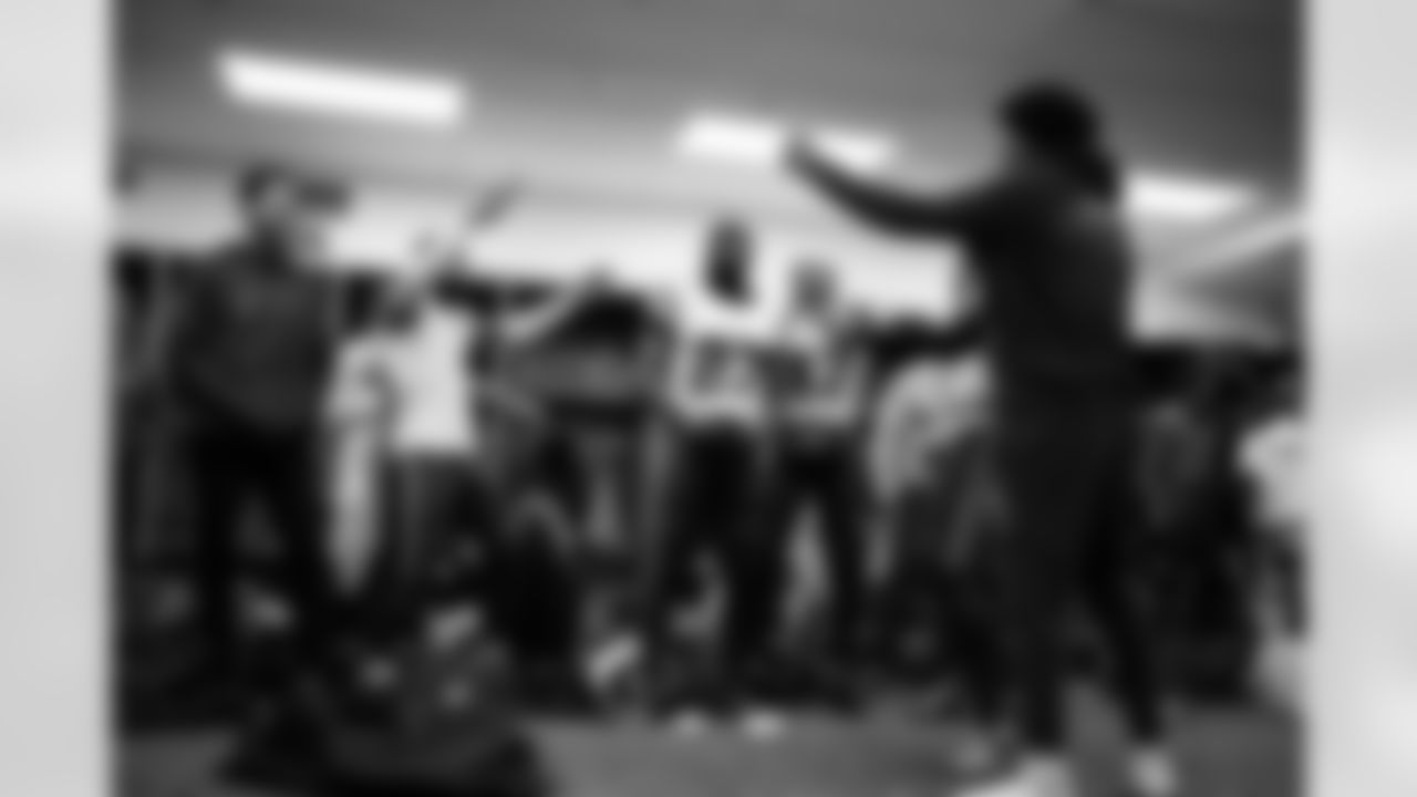 Pittsburgh Steelers vs Buffalo Bills, Regular Season, November 28, 2025 at Acrisure Stadium.