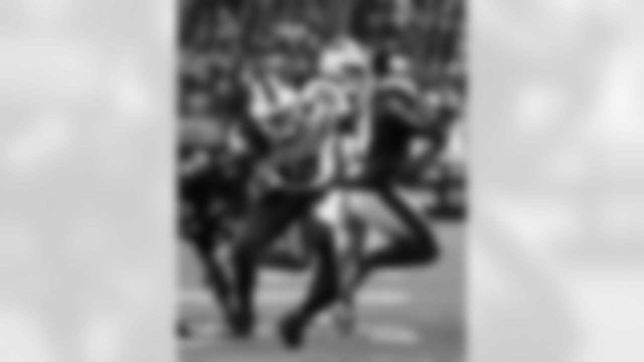 Pittsburgh Steelers vs Buffalo Bills, Regular Season, November 30, 2025 at Acrisure Stadium.