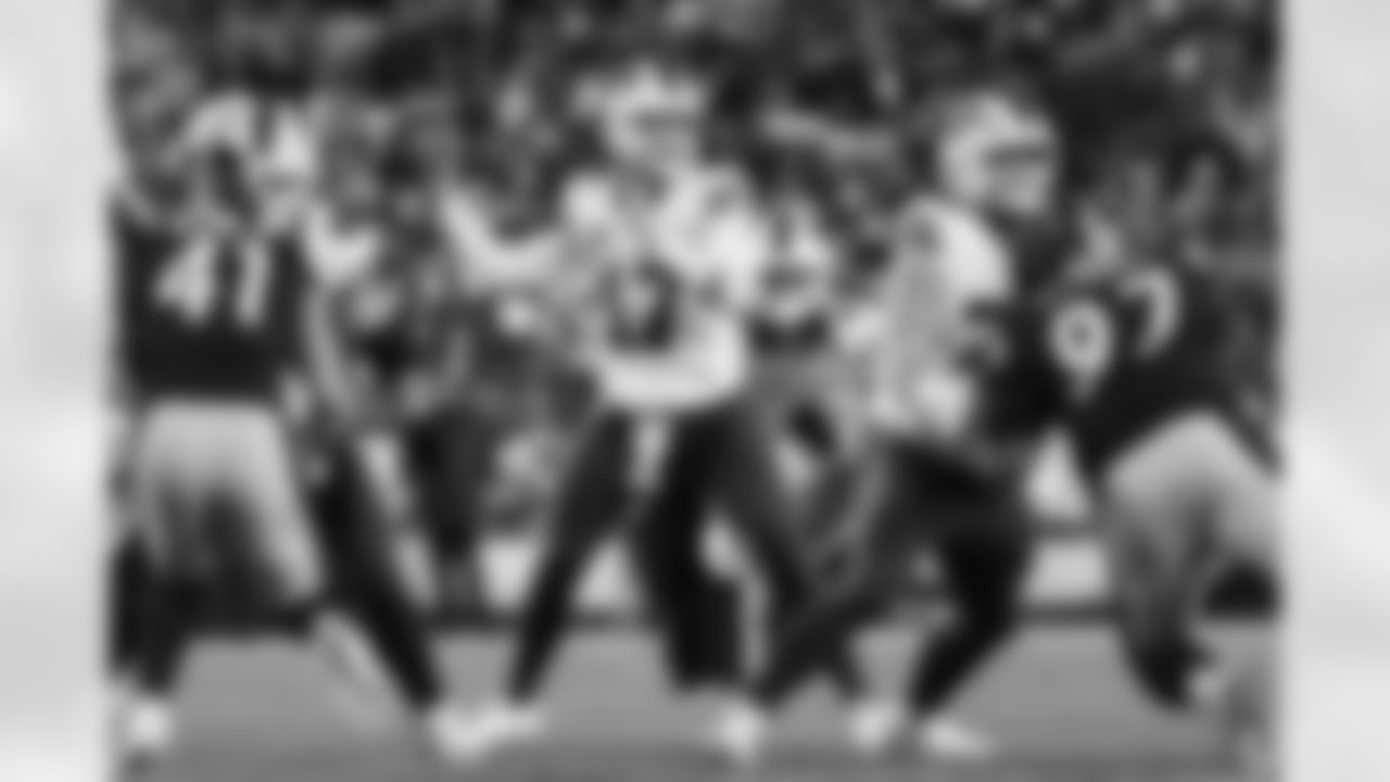 Pittsburgh Steelers vs Buffalo Bills, Regular Season, November 30, 2025 at Acrisure Stadium.