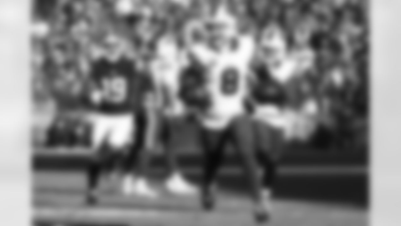 Cleveland Browns vs Buffalo Bills, Regular Season, December 21, 2025 at Huntington Bank Field.