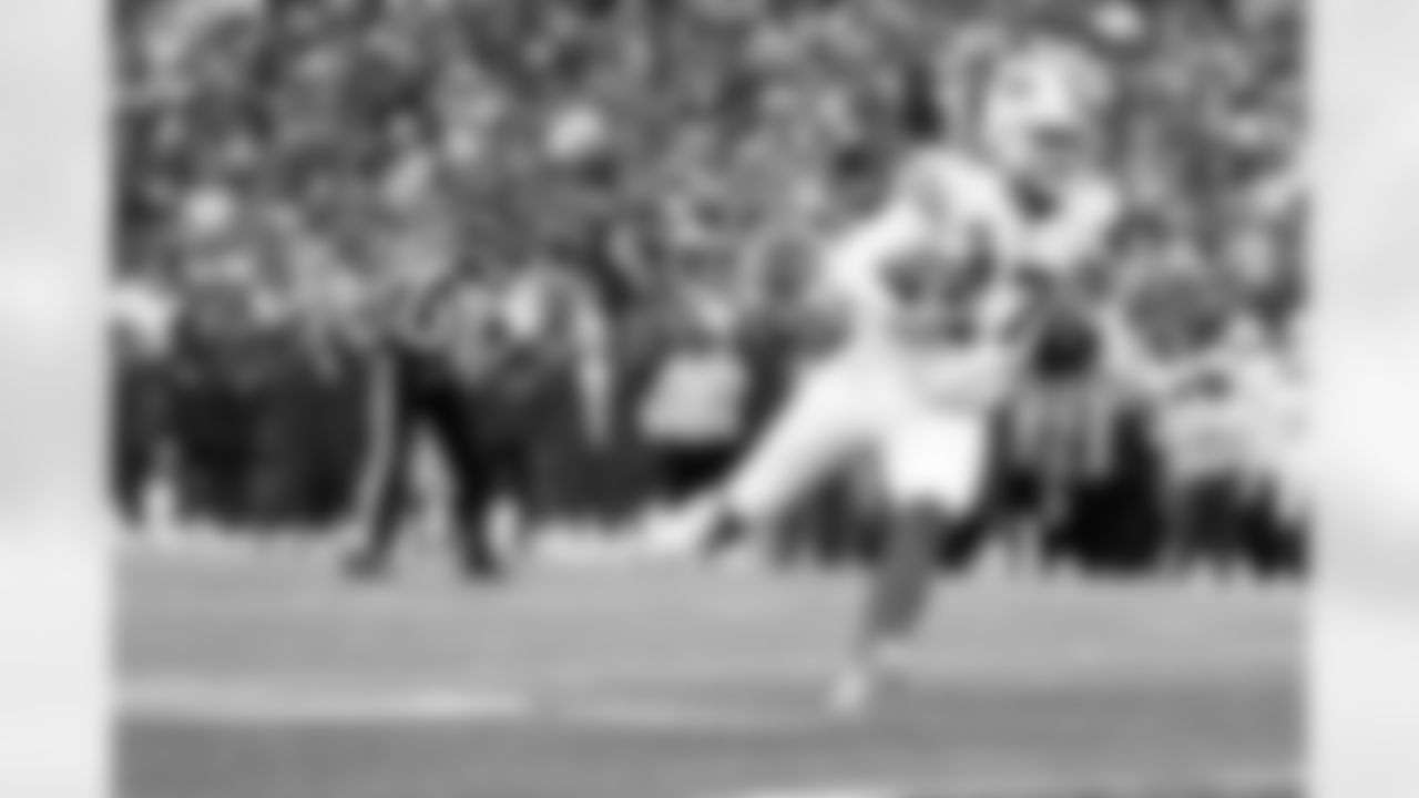 Buffalo Bills vs Tampa Bay Buccaneers, Regular Season, November 16, 2025 at Highmark Stadium.