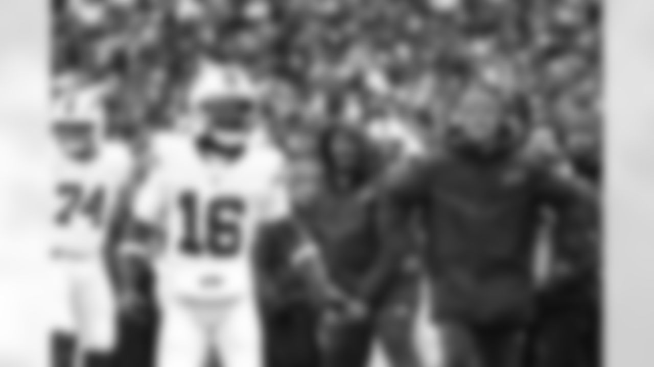 Buffalo Bills vs Tampa Bay Buccaneers, Regular Season, November 16, 2025 at Highmark Stadium.