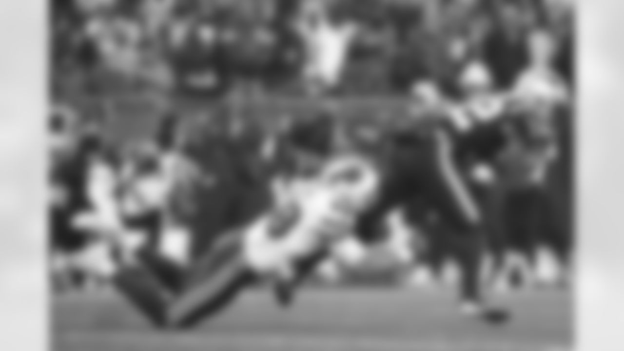 New England Patriots vs Buffalo Bills, Regular Season, December 14, 2025 at Gillette Stadium.